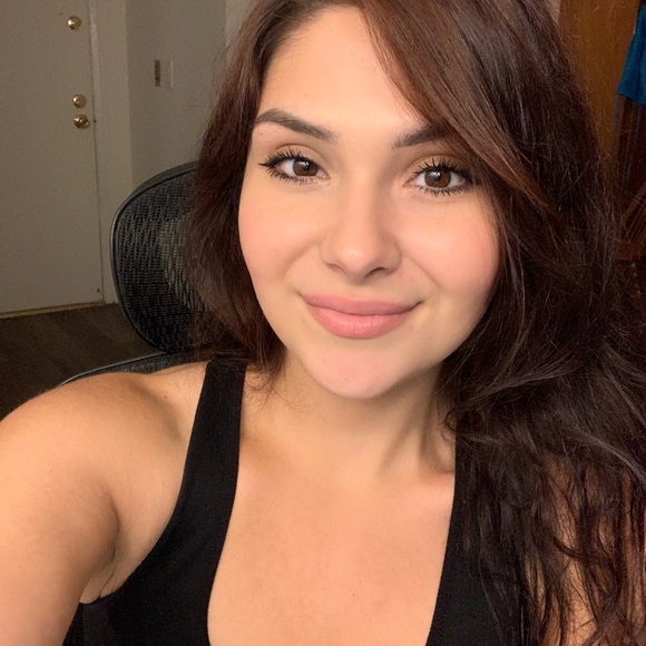 Meet your Posher, Elizabeth - Picture 2 of 2